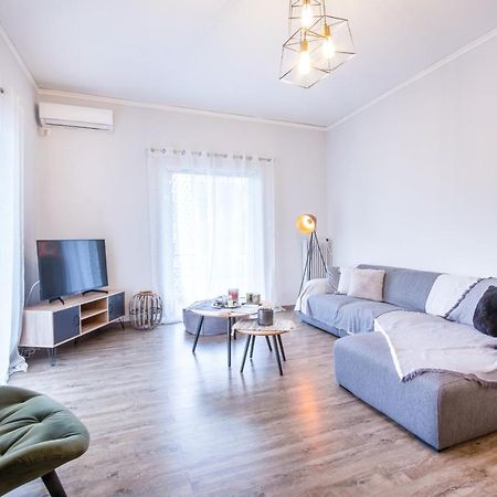 Apartment With Parking Near Medical Center Athen Eksteriør billede