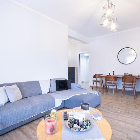 Apartment With Parking Near Medical Center Athen Eksteriør billede