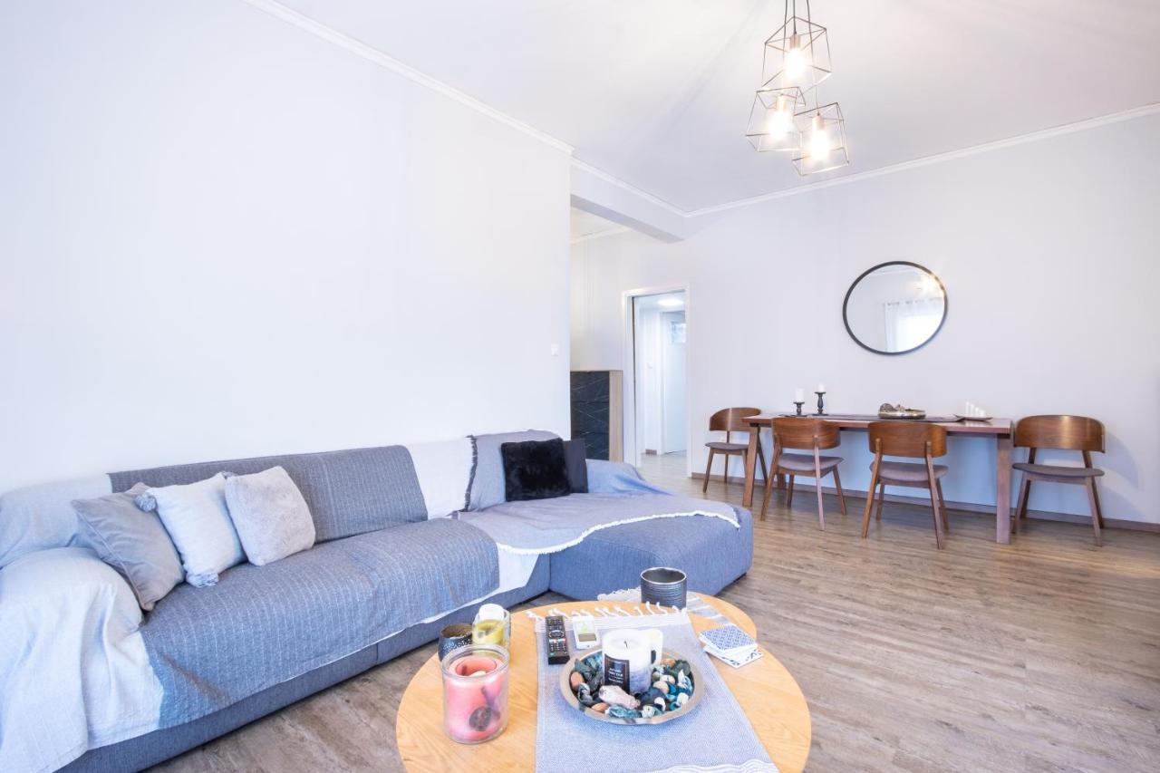 Apartment With Parking Near Medical Center Athen Eksteriør billede