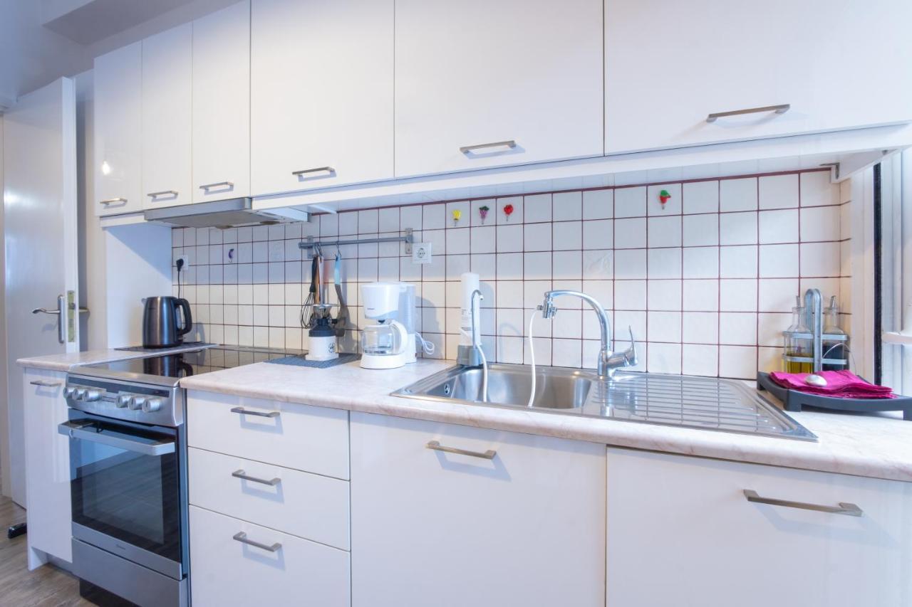 Apartment With Parking Near Medical Center Athen Eksteriør billede