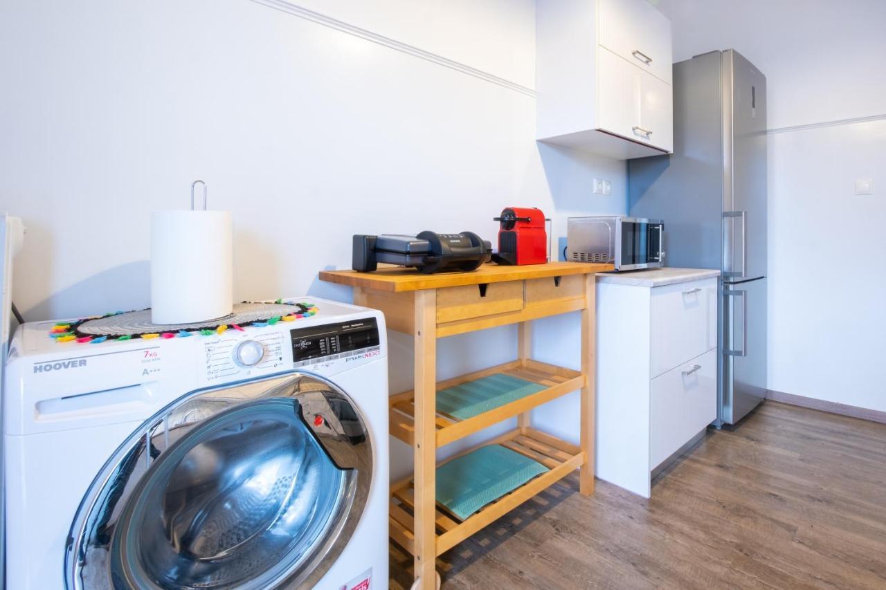 Apartment With Parking Near Medical Center Athen Eksteriør billede